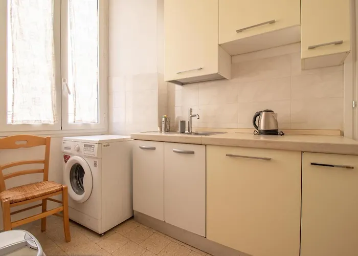 Lion Renting Termini Station Affittacamere 3*